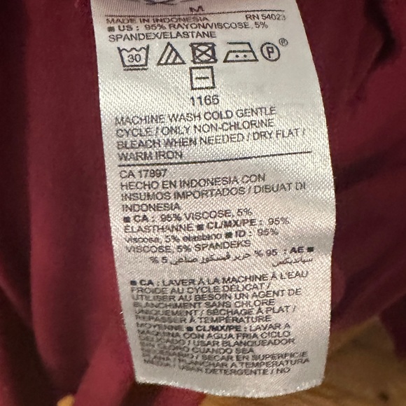 Old Navy Cranberry Knee Length Long Sleeve Dress in Medium - Picture 3 of 4